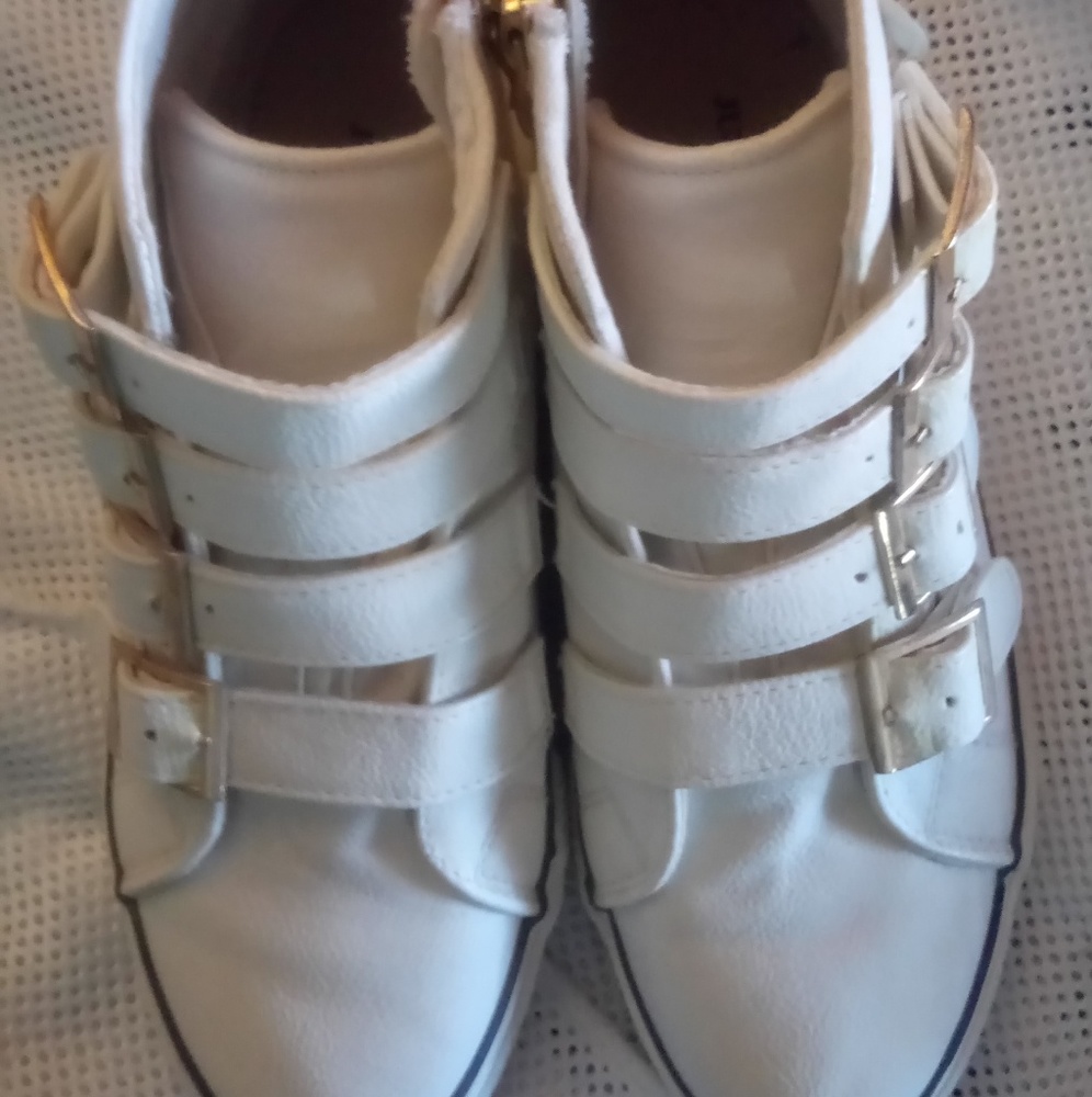 Brand new leather tennis shoes